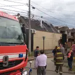 Incendio de gran magnitud afecta a local de comida en Parque Lauquén: Hay peligro de propagación a las viviendas vecinas, La Tribuna