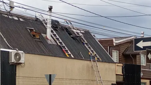 Bomberos confirma destrucción total del segundo piso de vivienda afectada por incendio en Los Ángeles