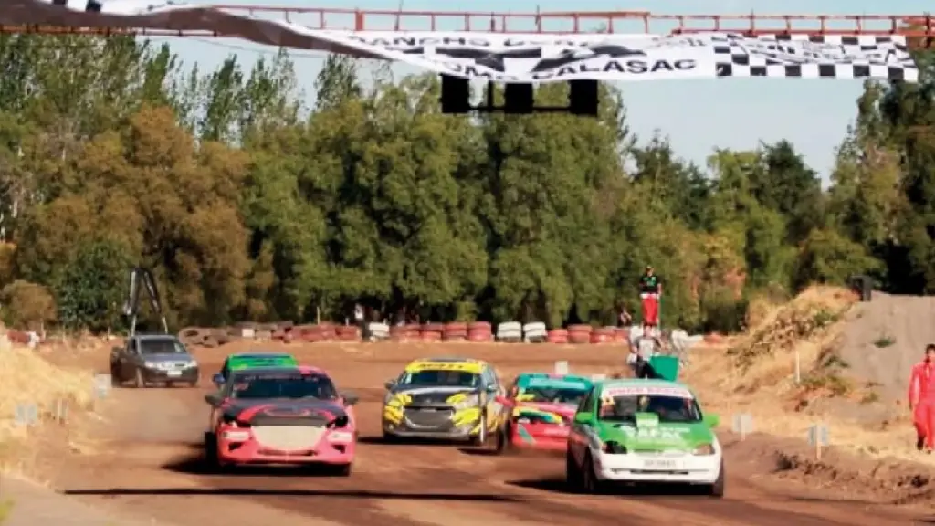 Más de 60 pilotos serán parte de la jornada de este domingo en el Autódromo de Curanadú, en una fecha especial para CALASAC, que además rendirá un sentido homenaje a la memoria de Segundo Andrés Crespo, figura cuyo legado continúa ligado al automovilismo local., cedida