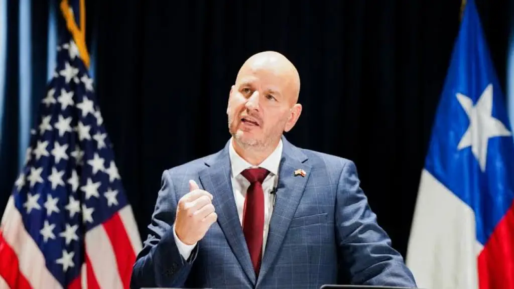 Las críticas apuntan tanto a las declaraciones del diplomático como al manejo que ha dado la Cancillería a la relación con Washington en medio de las diferencias sobre materias estratégicas., X @EmbajadaEEUUcl