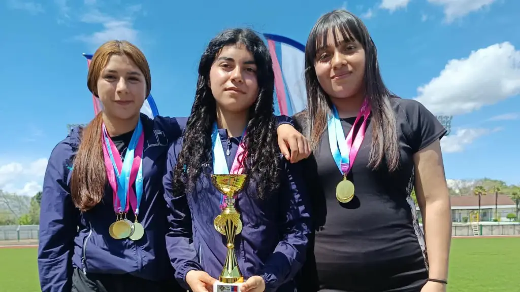 Atletismo lajino destaca en campeonato provincial y clasifica a 10 deportistas a la final regional | Municipalidad de Laja