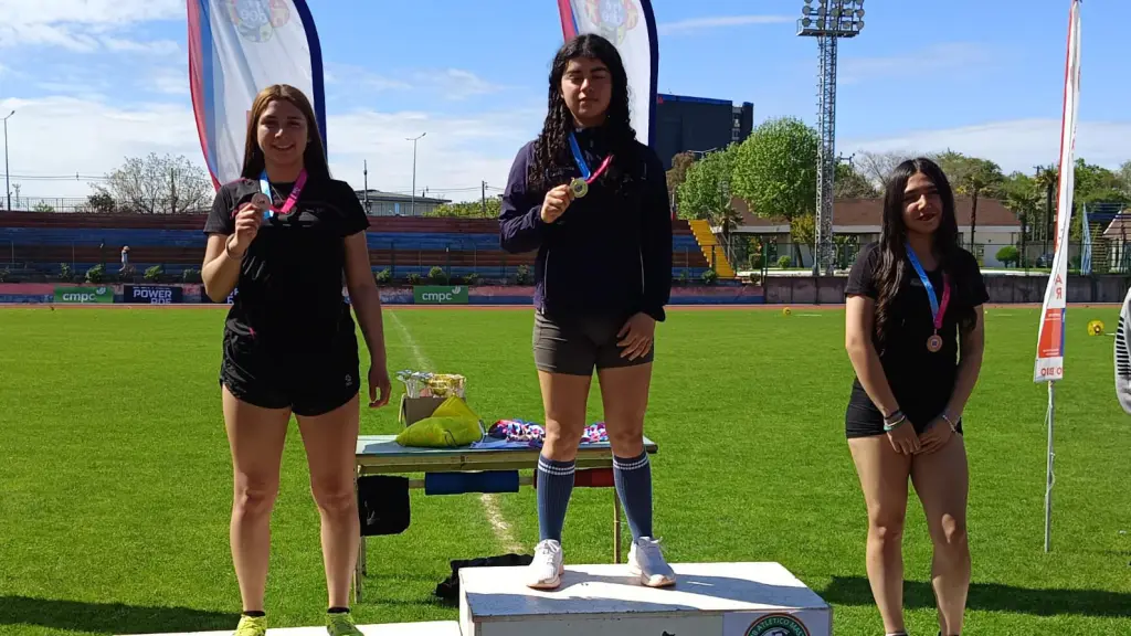 Atletismo lajino destaca en campeonato provincial y clasifica a 10 deportistas a la final regional | Municipalidad de Laja