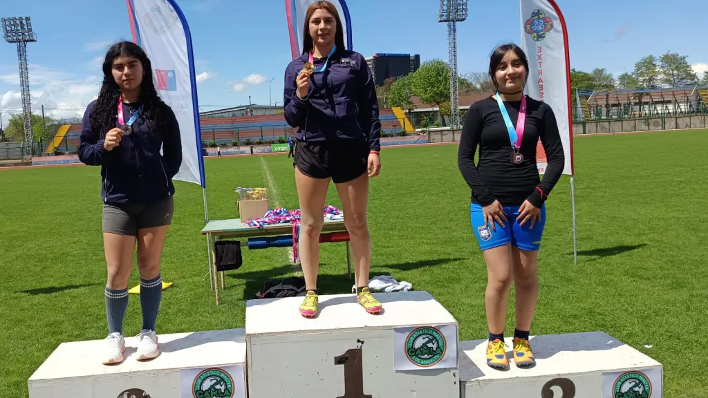 Atletismo lajino destaca en campeonato provincial y clasifica a 10 deportistas a la final regional | Municipalidad de Laja