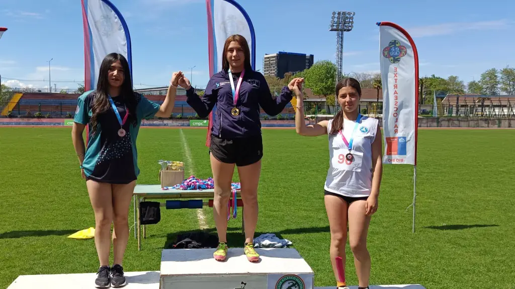 Atletismo lajino destaca en campeonato provincial y clasifica a 10 deportistas a la final regional | Municipalidad de Laja
