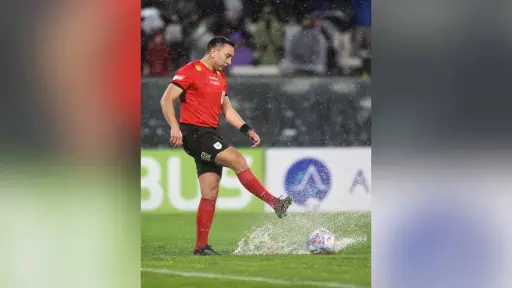 Lluvia obliga a suspender segundo tiempo entre Colo Colo y Puerto Montt en el Monumental