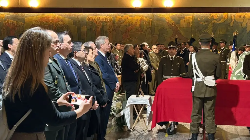El Presidente José Antonio Kast participa en la misa de despedida del sargento Jaime Urrea en la Catedral de Los Ángeles., La Tribuna