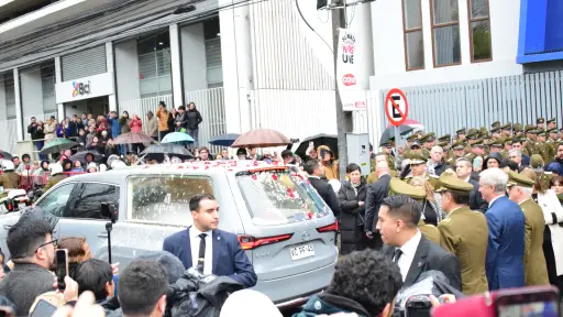 Féretro del sargento segundo Jaime Urrea llegó al Parque Cementerio de San Pedro de la Paz