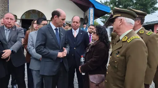 Ministro Arrau acompaña a familia de carabinero fallecido en Quilleco y anuncia medidas para reforzar a las policías