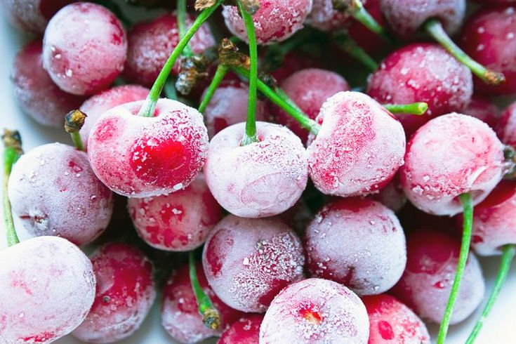 Foto de contexto cerezas congeladas. / Pinterest