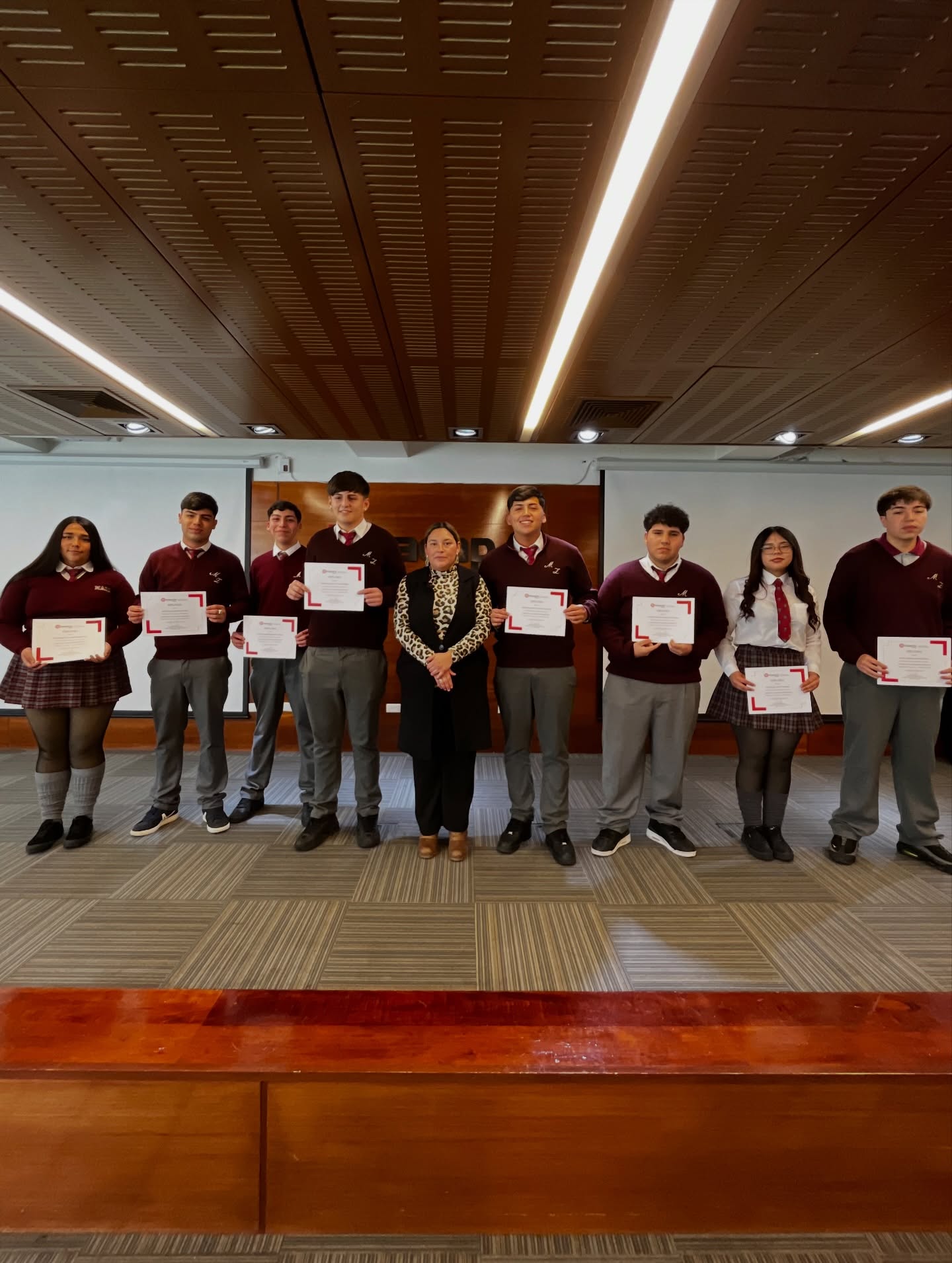 El evento culminó con la entrega de diplomas de reconocimiento a los 75 egresados que completaron exitosamente sus respectivas horas de formación / INACAP Los Ángeles