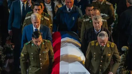 Presidente Kast llama a recuperar el respeto hacia las policías durante misa de Jaime Urrea en Los Ángeles