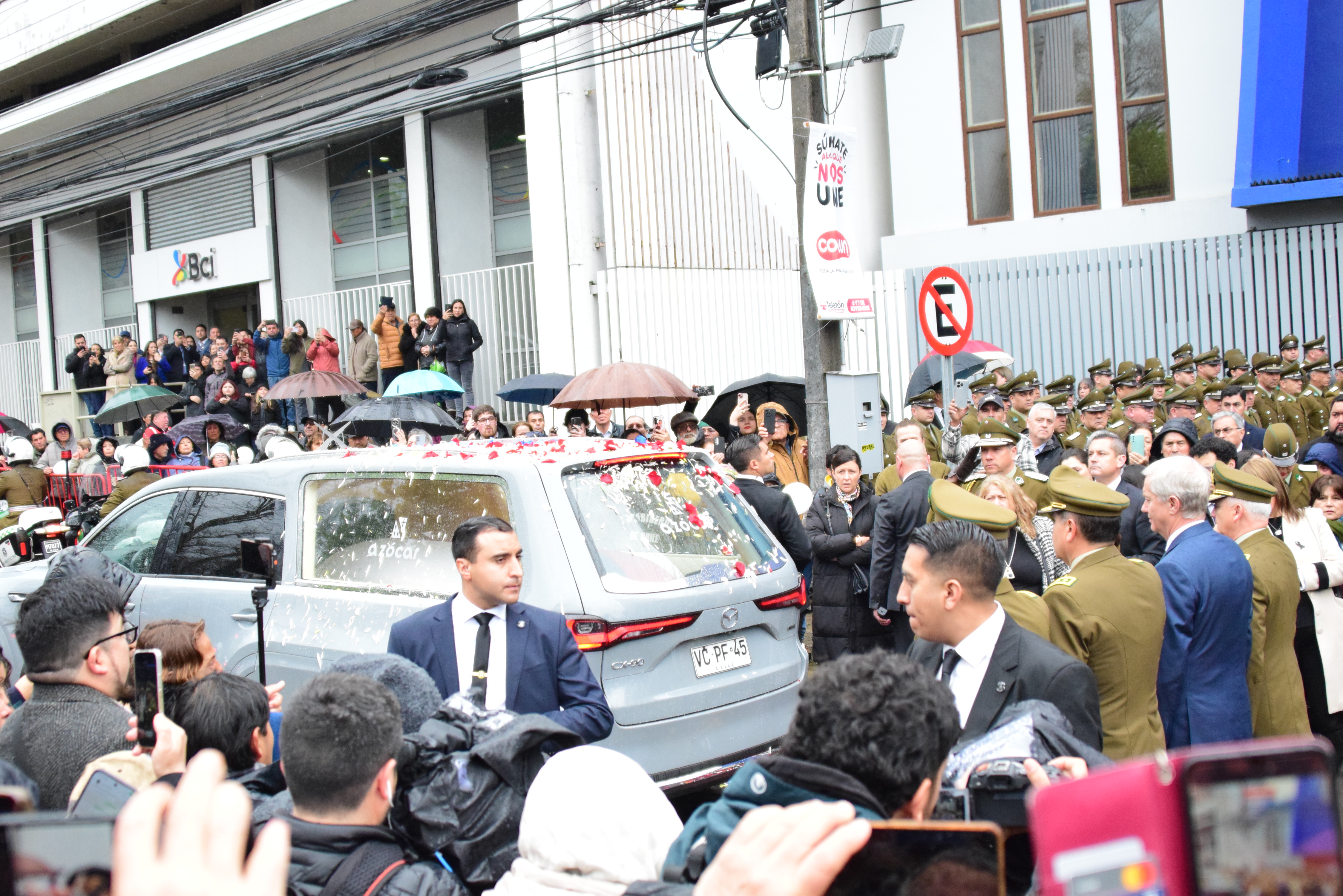 Cortejo fúnebre desde la Catedral de Los Ángeles / La Tribuna