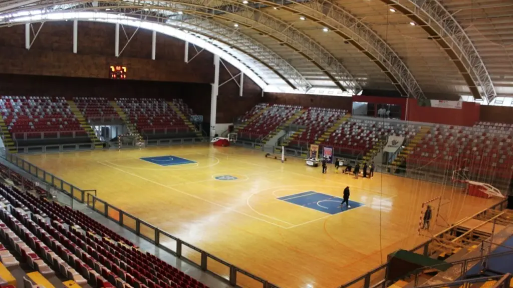El polideportivo, a juicio de la concejala, puede albergar las disciplinas del hándbol y el voleibol, La Tribuna