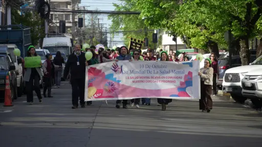 Caminata y feria comunitaria marcaron la conmemoración del Día Mundial de la Salud Mental en Los Ángeles