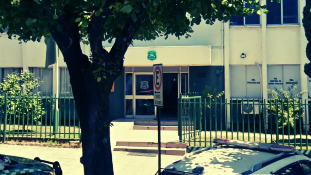 Hombre llegó a comisaría de Los Ángeles con dos cuchillos y amenazó con quitarse la vida: carabinera resultó lesionada, La Tribuna