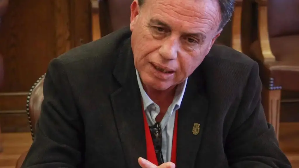 El alcalde también abordó los aspectos normativos involucrados, señalando que deben ser examinados por las instancias correspondientes, conforme a los procedimientos establecidos., cedida