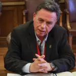 El alcalde también abordó los aspectos normativos involucrados, señalando que deben ser examinados por las instancias correspondientes, conforme a los procedimientos establecidos., cedida