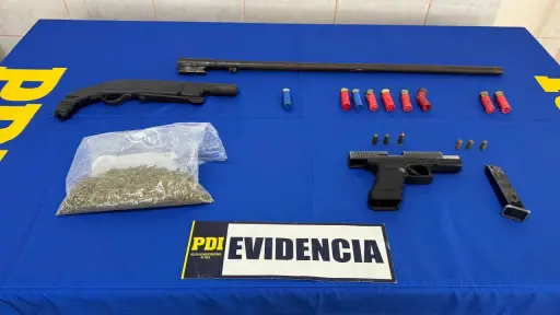 Operativo por homicidio termina con un detenido y decomiso de armas en Lota