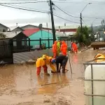 Más de 70 centímetros de barro se acumularon en la calle Juan Lagos, en el sector rural de Juan Riquelme, en Concepción. , Mega