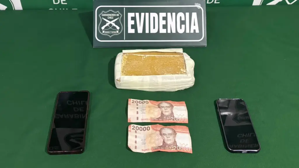 Decomiso de droga e incautación de celulares y dinero, Carabineros de Chile