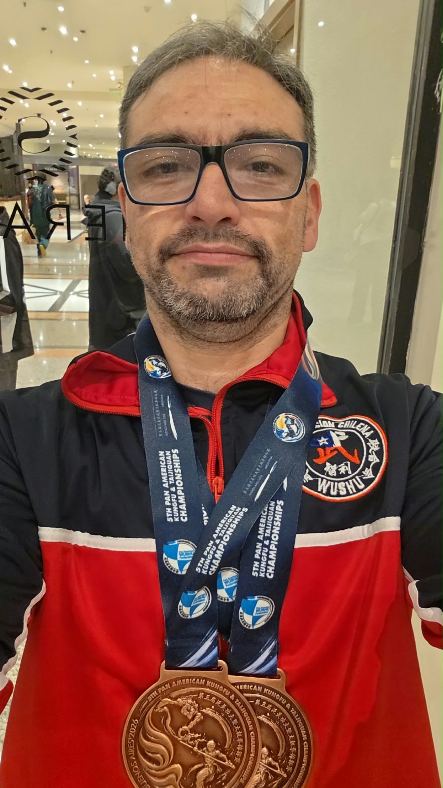 Héctor Avello posa orgulloso con sus medallas ganas en Buenos Aires / La Tribuna