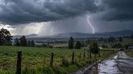 Lluvias intensas en Biobío: qué riesgos existen y cómo prepararse ante una tormenta eléctrica