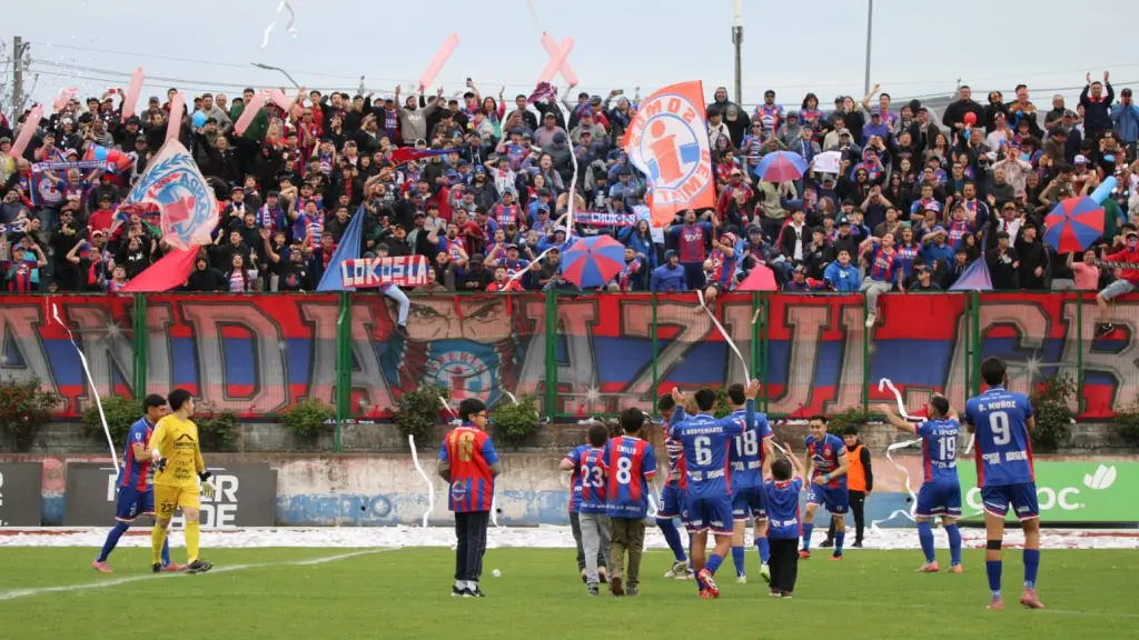 El Estadio La Granja de Curicó tendrá un aforo de cinco mil hinchas, la marea Azulgrana sin duda se hará presente alentando a los dirigidos de Alonso Quinteros, La Tribuna