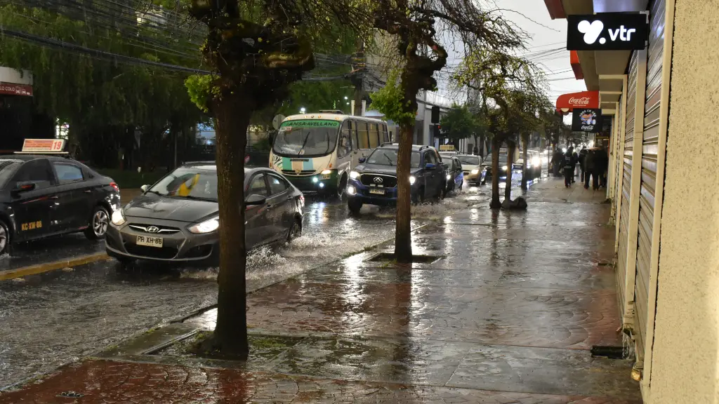 Durante la jornada de este martes se registraron tormentas eléctricas en la ciudad de Los Ángeles., La Tribuna