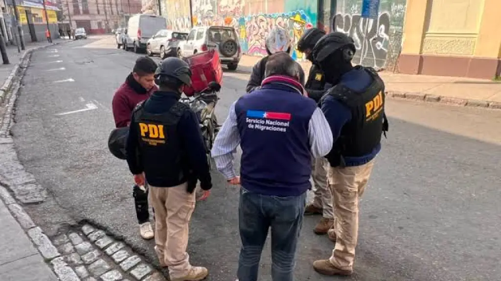 PDI desplegó más de 1.100 detectives en operativo migratorio a nivel nacional, Migraciones