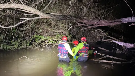 Encuentran cadáver en canal de regadío de Los Ángeles